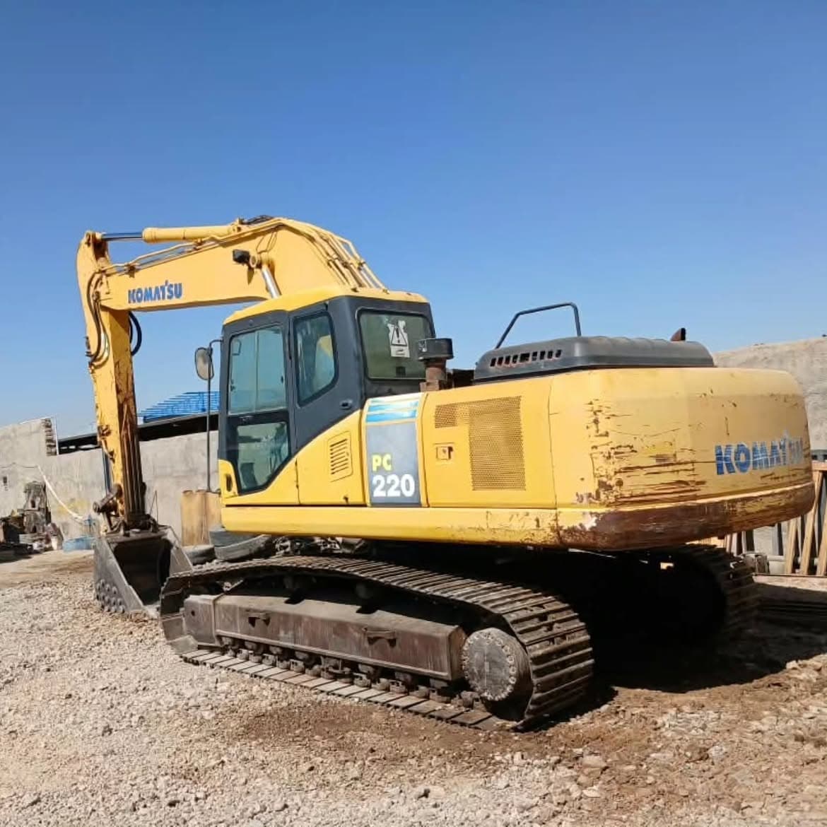 فروش بیل مکانیکی زنجیری کوماتسو ۲۲۰