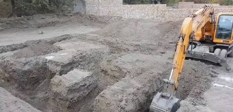 نیازمند بیل برای خاکبرداری خاک چینی