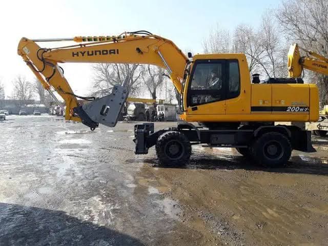 فروش بیل مکانیکی هیوندا ۲۰۰
