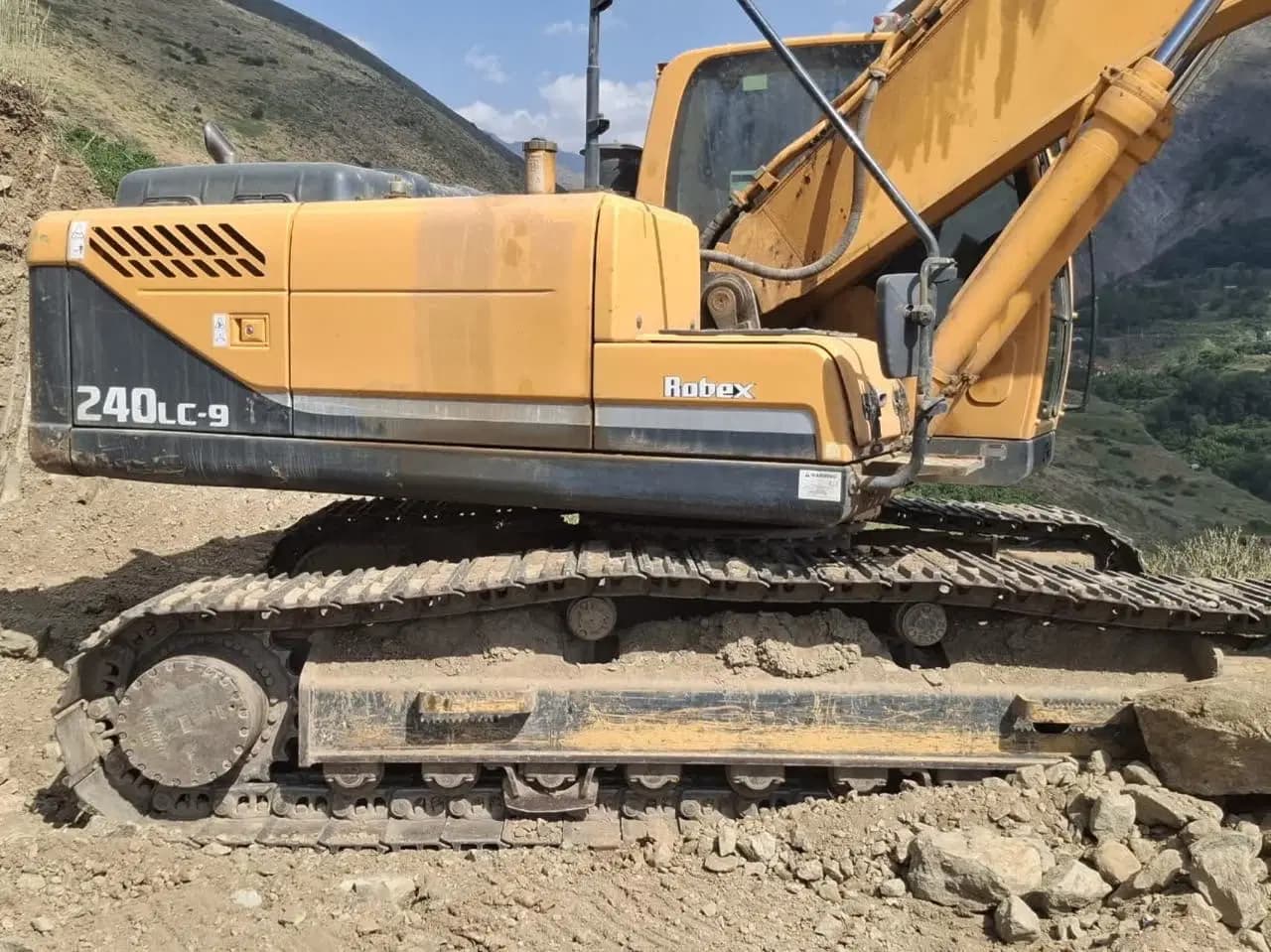 بیل مکانیکی هیوندای 240 مدل 2018