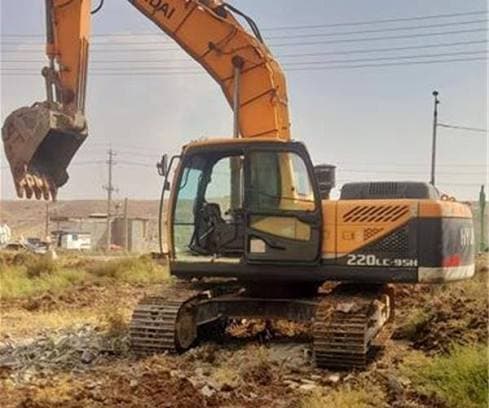 نیازمند یک دستگاه بیل مکانیکی ۲۲۰ با چکش برای قزوین