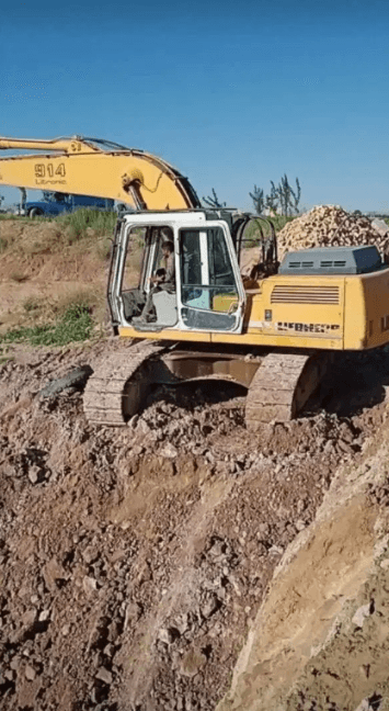 بیل مکانیکی 914 عروسک آلمانی مدل 80