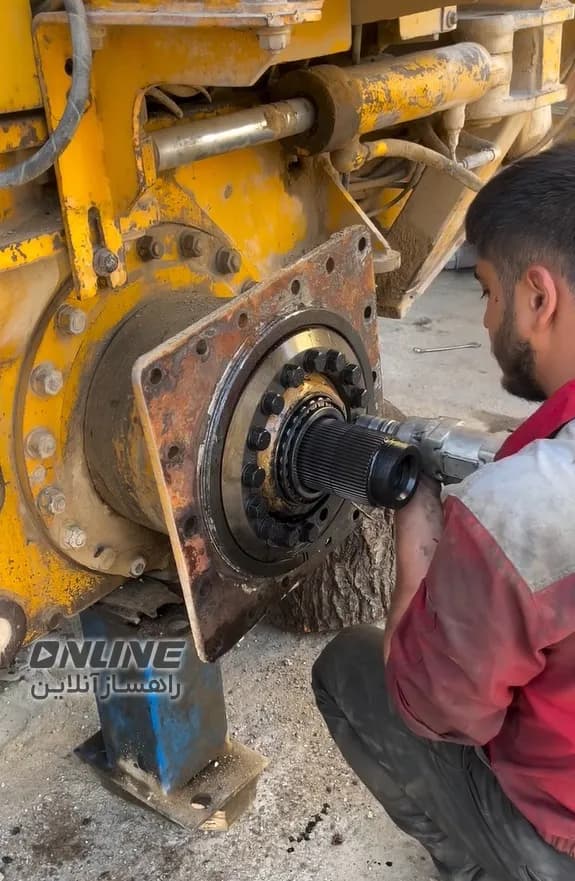 مشهد لودر تعمیرات و اورهال تخصصی ماشین الات راهسازی