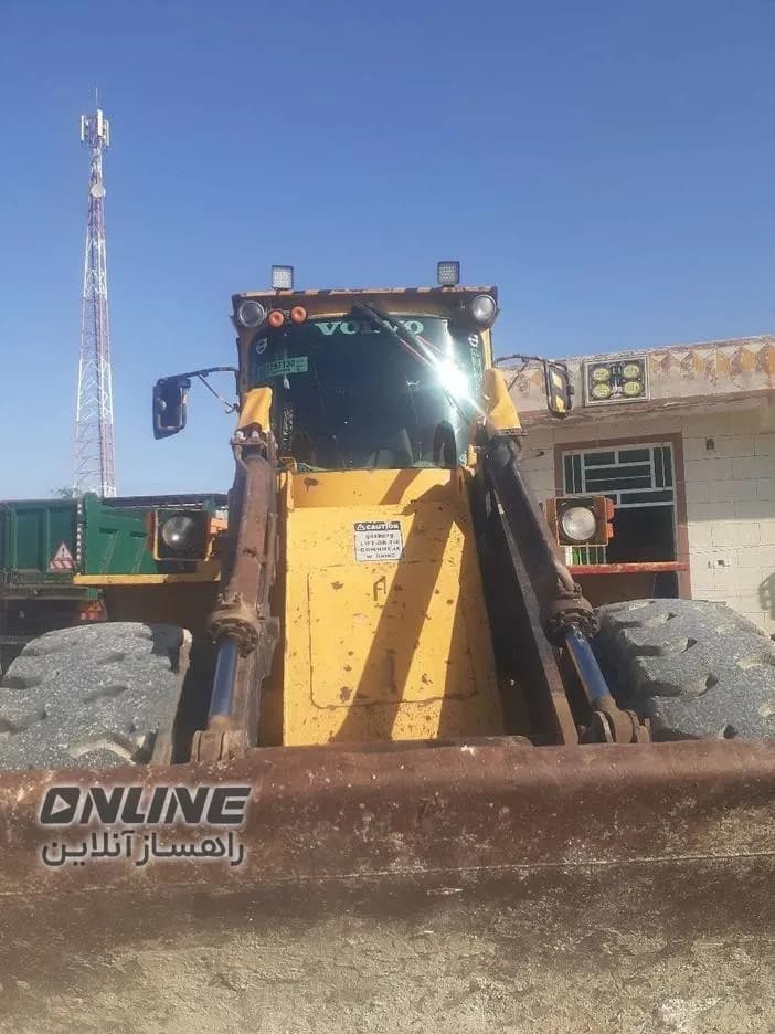 لودر ولوو ۴۴۰۰ — تصویر 1 از 6