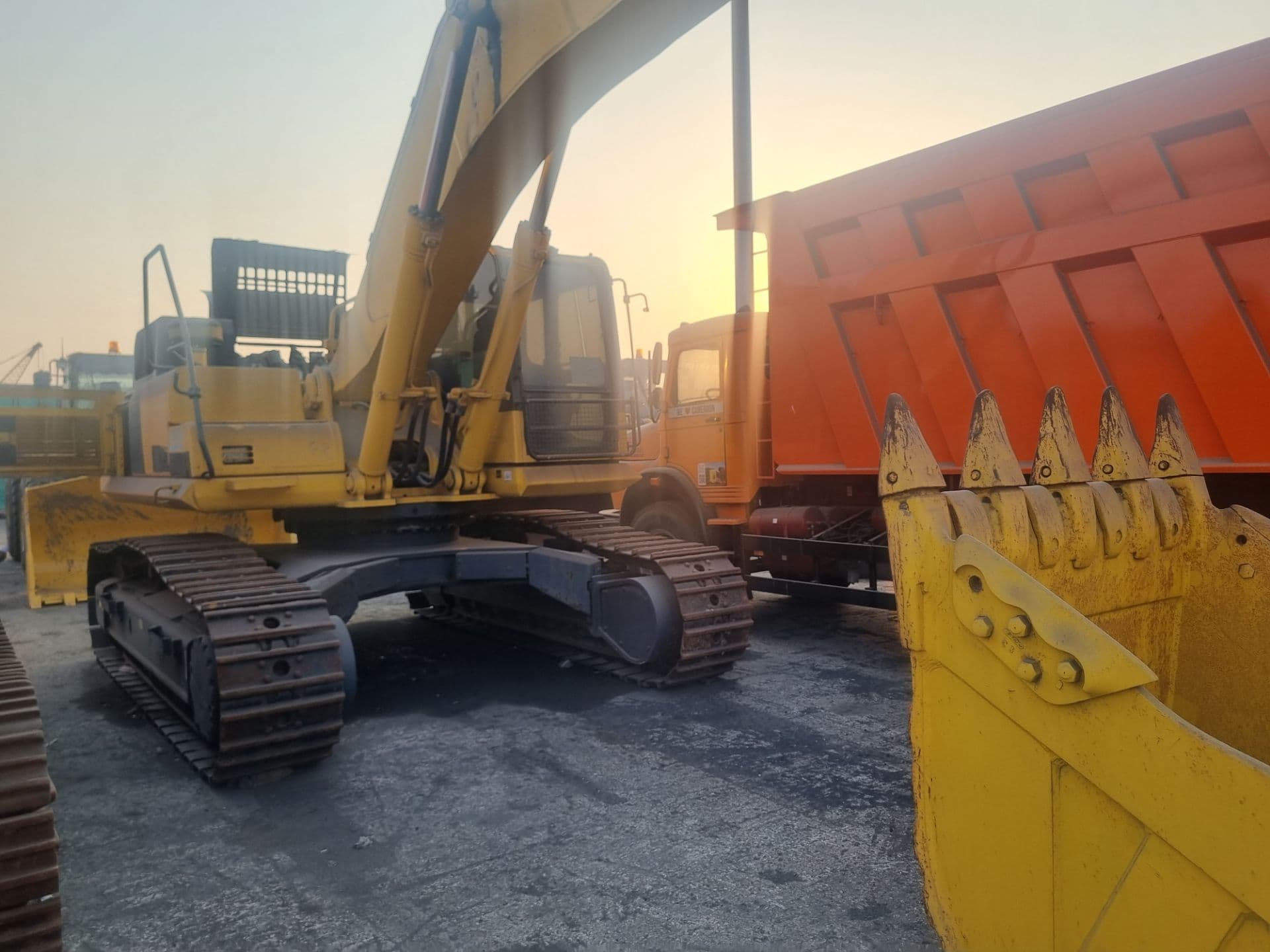 کوماتسو 400خط 8r
