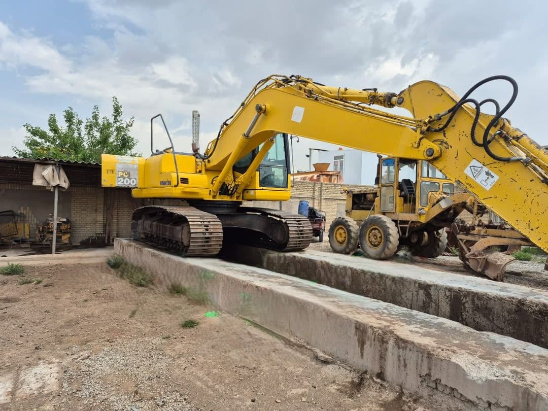 فروش بیل کوماتسو ۲۰۰