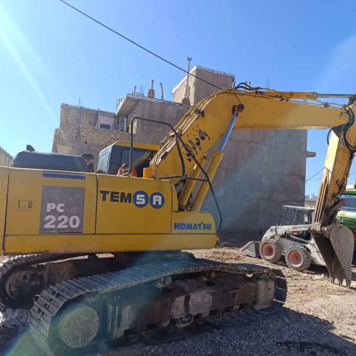 فروش بیل مکانیکی کوماتسو ۲۲۰ فروش بیل مکانیکی کوماتسو ۲۲۰ — تصویر 1 از 3