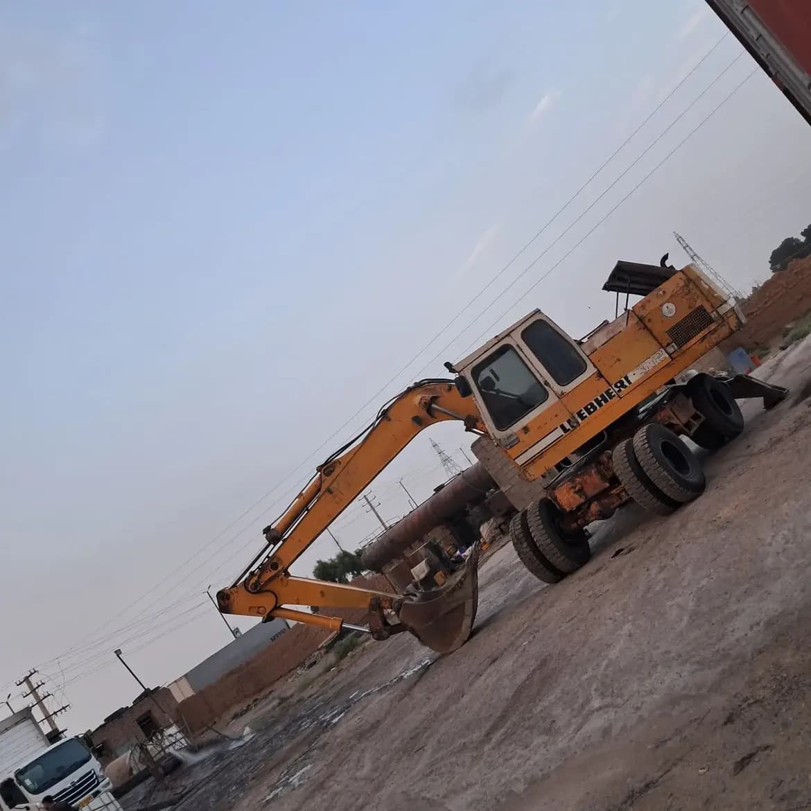 فروش بیل مکانیکی لاستیکی ۹۱۲ فروش بیل مکانیکی لاستیکی ۹۱۲ — تصویر 1 از 4