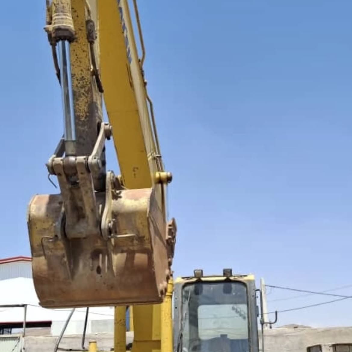 بیل مکانیکی زنجیری کوماتسو ۲۲۰