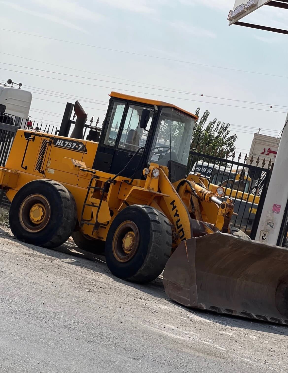 فروش لودر هیوندا ۷۵۷ فروش لودر هیوندا ۷۵۷ — تصویر 1 از 2