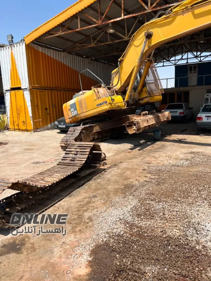 خدمات تعویض زنجیر سفتکن بیل 220 کوماتسو خدمات تعویض زنجیر سفتکن بیل 220 کوماتسو