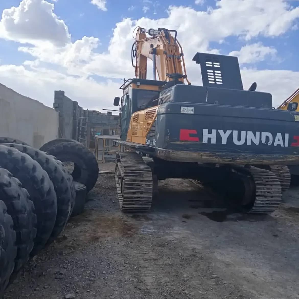 فروش بیل مکانیکی هیوندای ۵۲۰ خط ۹ فروش بیل مکانیکی هیوندای ۵۲۰ خط ۹