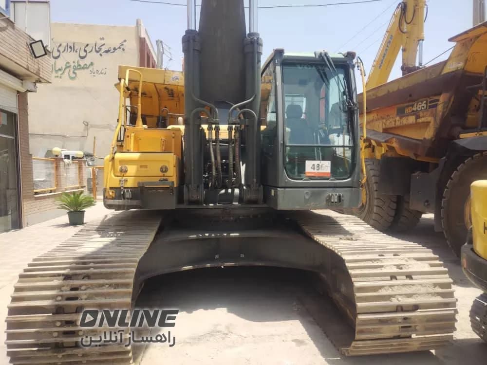 بیل مکانیکی ولوو 460 بیل مکانیکی ولوو 460 — تصویر 1 از 6