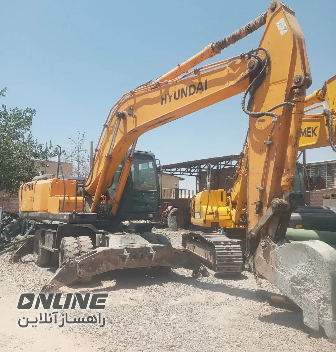 فروش بیل مکانیکی لاستیکی هیوندا ۲۰۰ فروش بیل مکانیکی لاستیکی هیوندا ۲۰۰