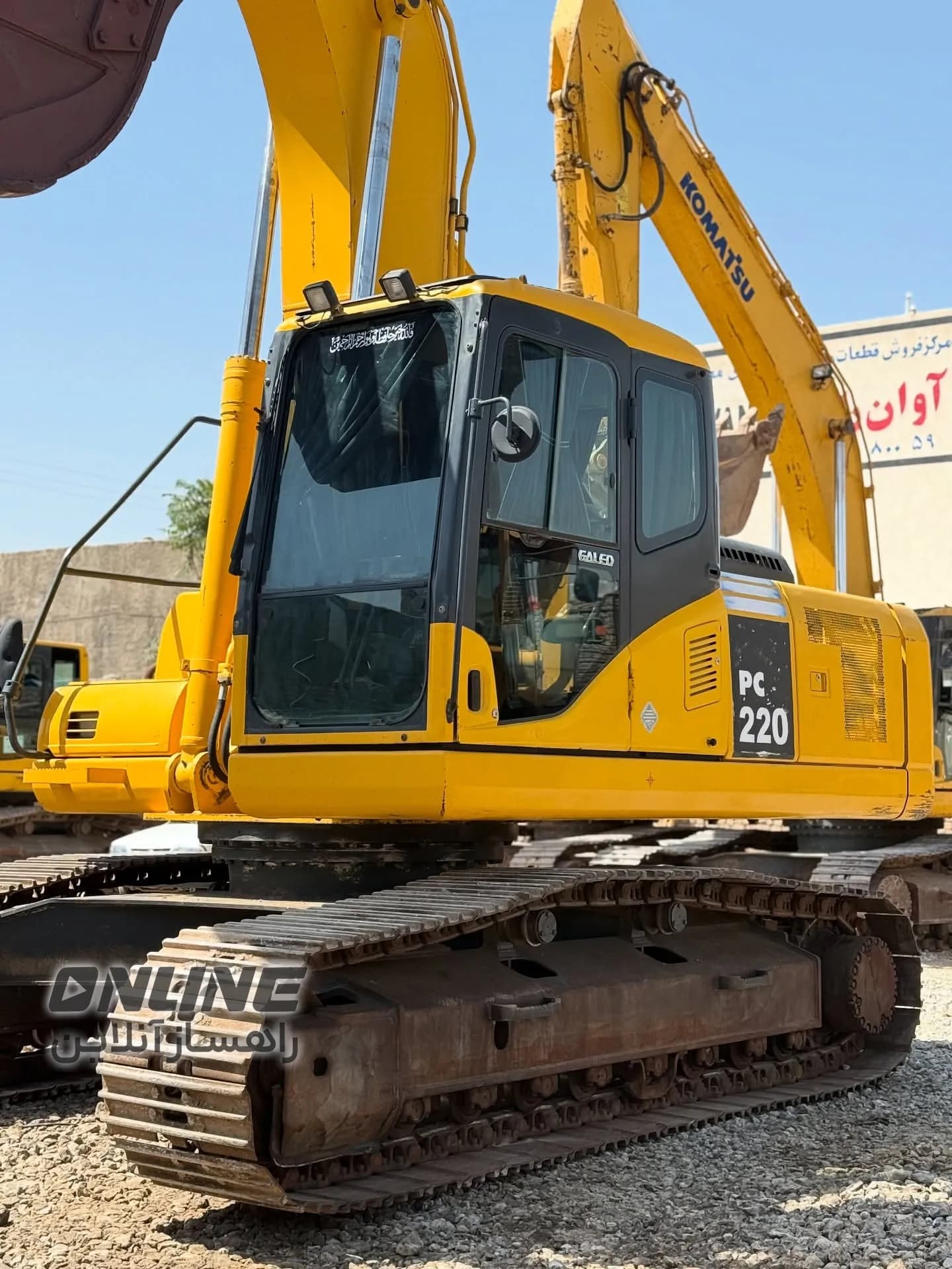 بیل مکانیکی کوماتسو ۲۲۰ بیل مکانیکی کوماتسو ۲۲۰ — تصویر 1 از 7